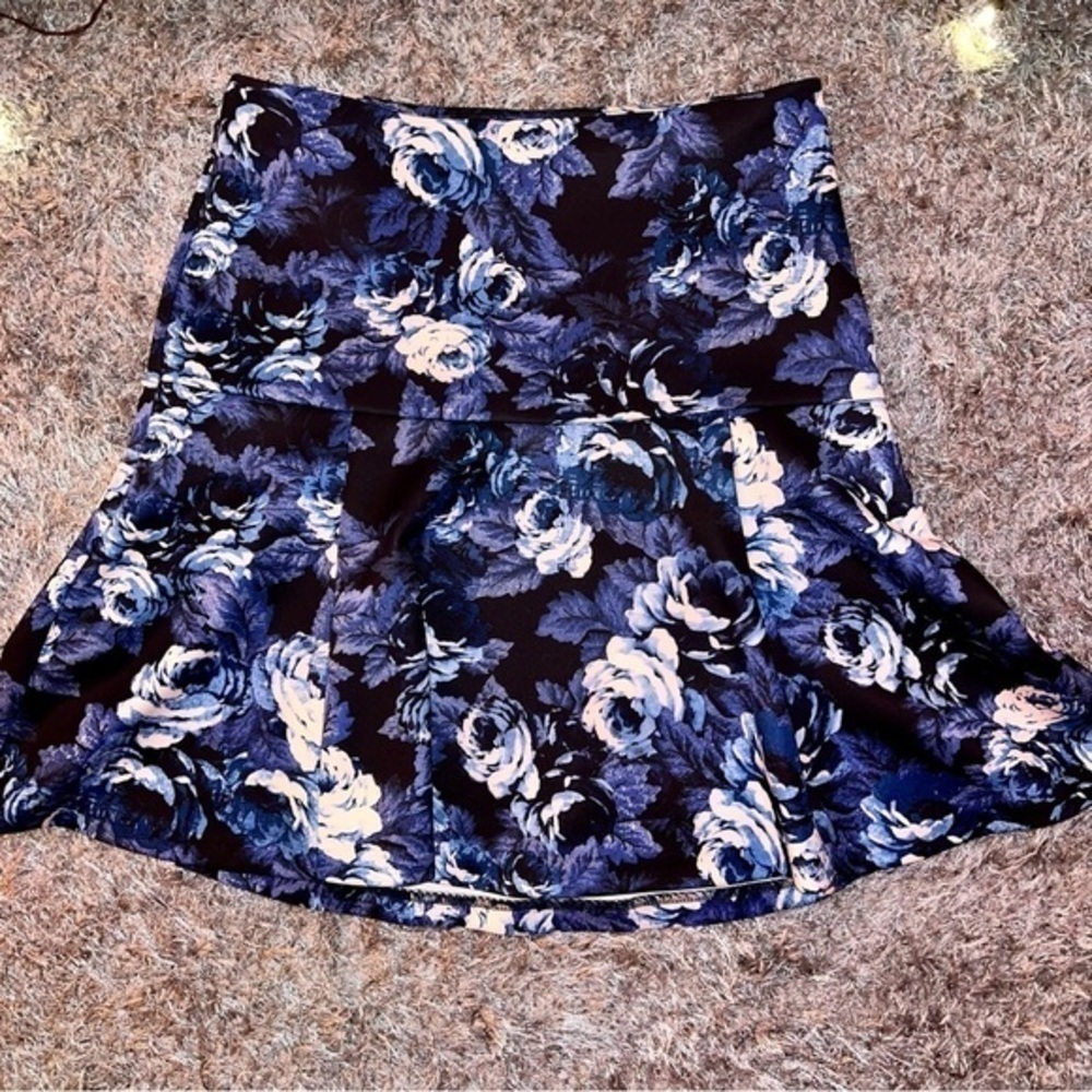 #053 🥀 Rafaella High Waisted Rose Print Skirt - Picture 3 of 7